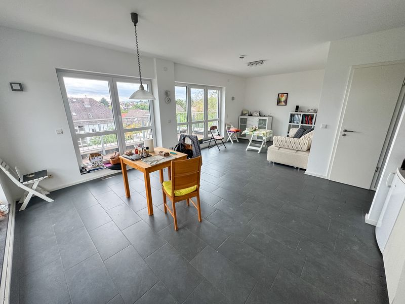 Moderne 2-Zimmer-DG-Wohnung in ruhiger Lage von Eschborn/Niederhöchstadt!
